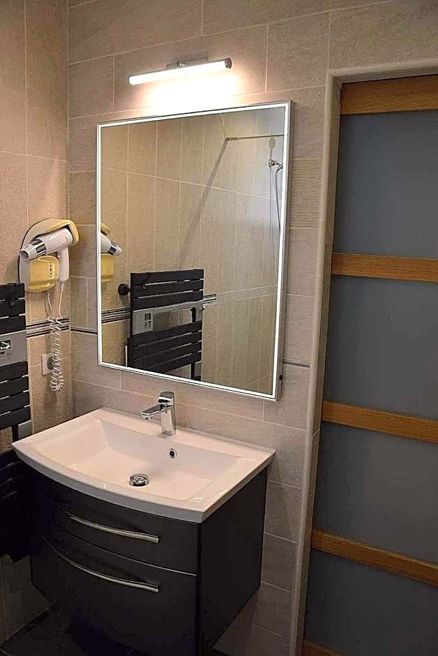 LOGIS HÔTEL RESTAURANT SPA Les BALCONS DE L'ESPERANCE