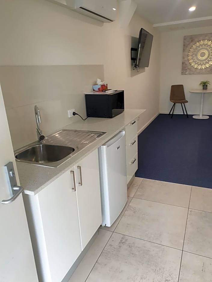 Carlton Suites
