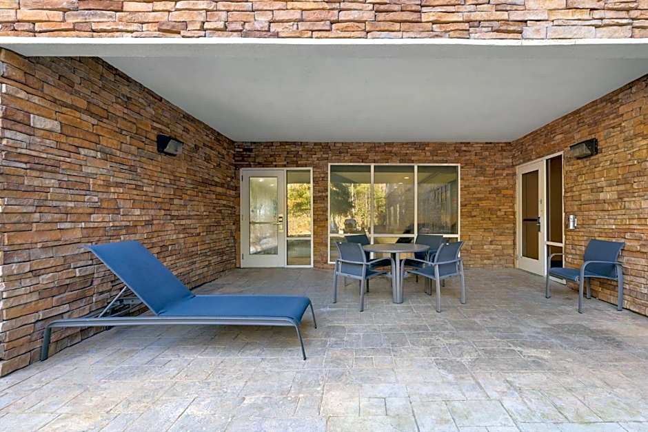 HOLIDAY INN EXPRESS SAVANNAH AIRPORT By IHG