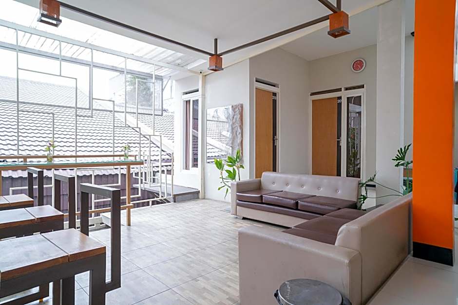 RedDoorz Syariah near Transmart MX Malang