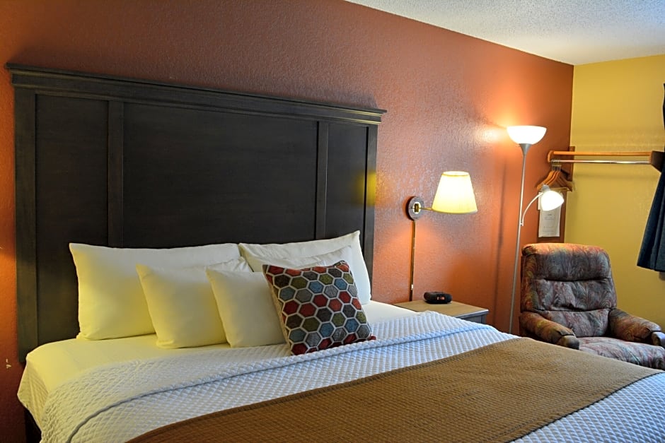 Super 8 by Wyndham Grand Rapids