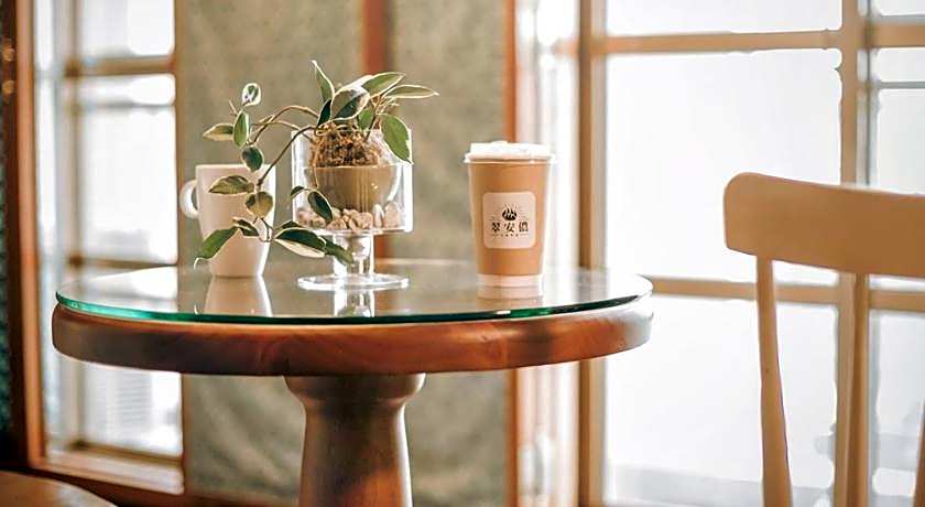 Trianon Country Hotel