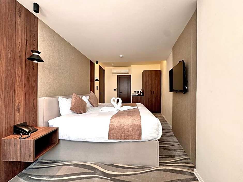New MerryLand Hotel