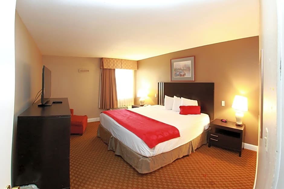 Ramada by Wyndham Fresno North