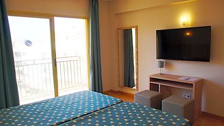 DOUBLE STANDARD WITH BALCONY 2 ADULTS