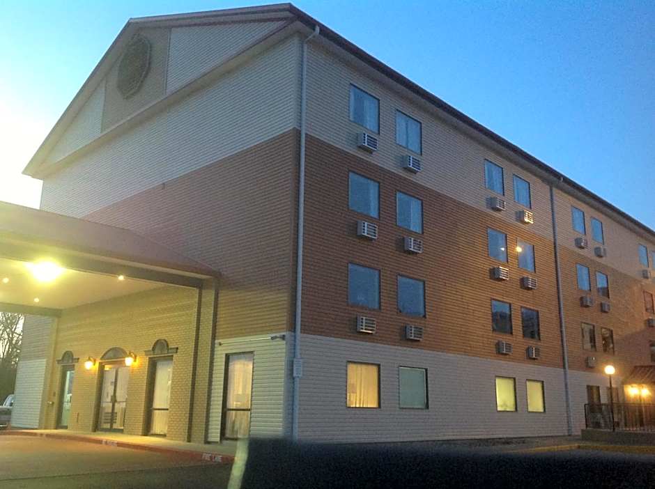 Grand View Inn & Suites