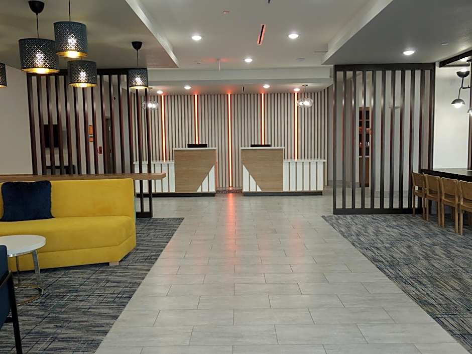 La Quinta Inn & Suites by Wyndham San Antonio Alamo City