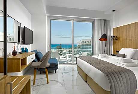 Superior Double or Twin Room with Front Sea View