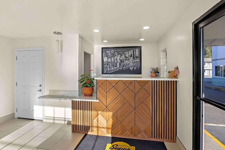 Super 8 by Wyndham Crescent City