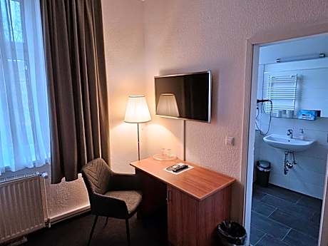 Twin Room with Private Bathroom