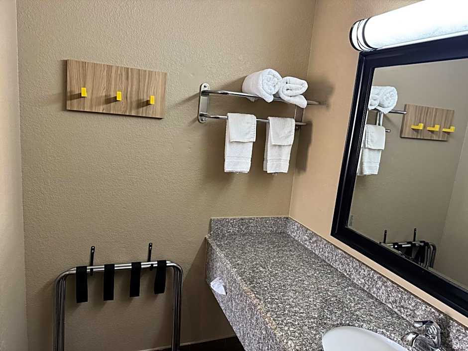 Super 8 by Wyndham Tulsa/Route 66