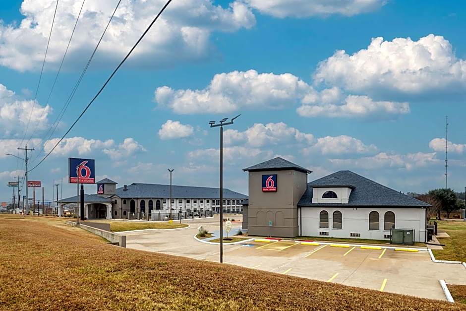 Studio 6 Suites Brenham, TX