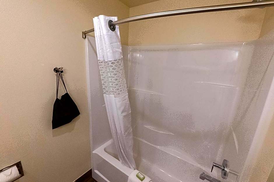 Cobblestone Hotel & Suites-Sheldon