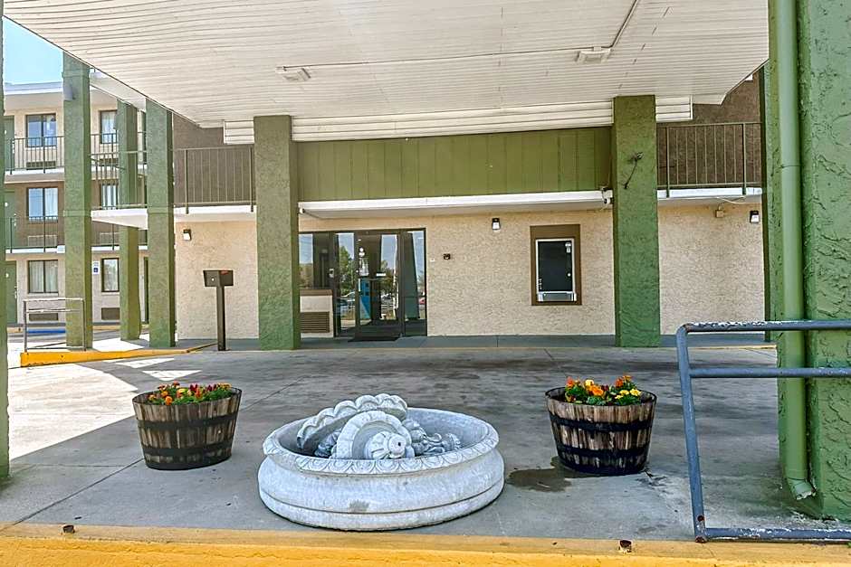 OYO Hotel Mobile, AL I-65 at Airport Blvd