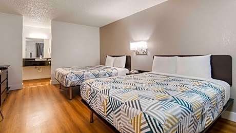 Queen Room with Two Queen Beds - Non-Smoking