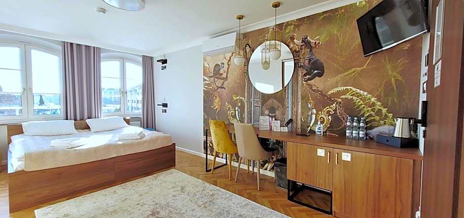 Forrest Apartments & Hostel