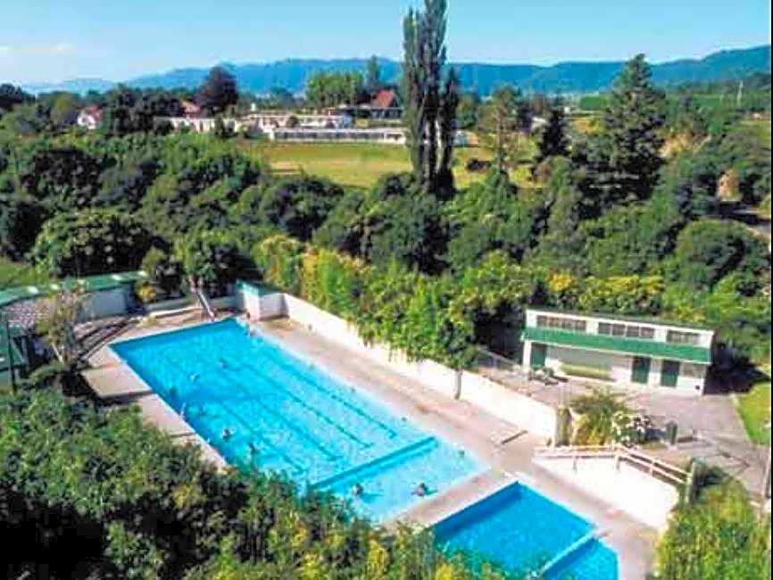 Opal Hot Springs & Holiday Park