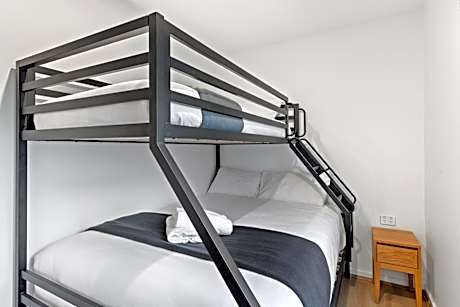 Superior Riverside 2 Bedroom Cabin – Sleeps 5