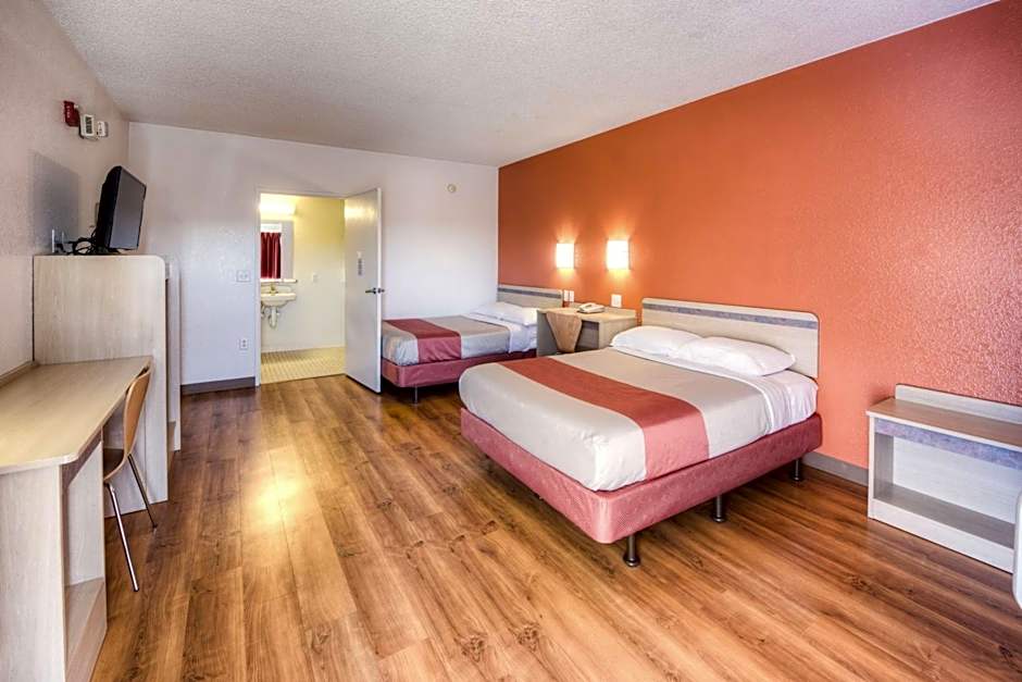 Motel 6 New London - Niantic