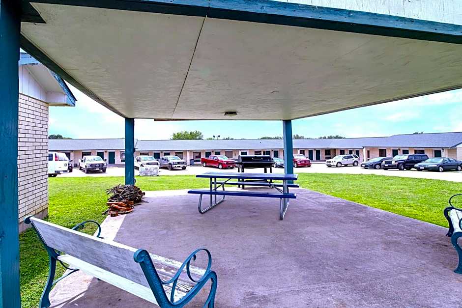 Three Rivers Executive Inn & Suites By OYO