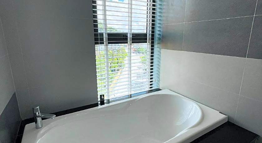 The Light Hotel Halong