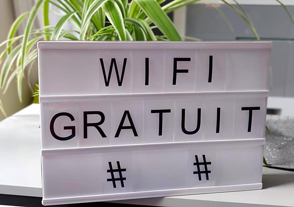 Alyss Saphir Cambronne Eiffel