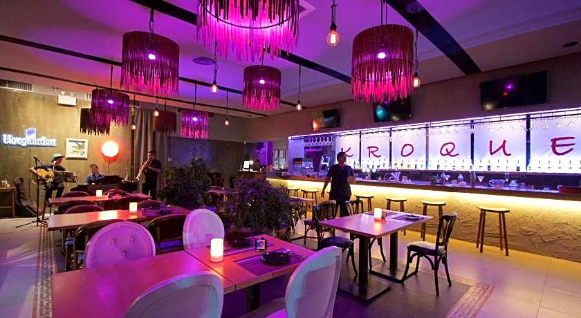 Kroque Boutique and Bistro Hotel