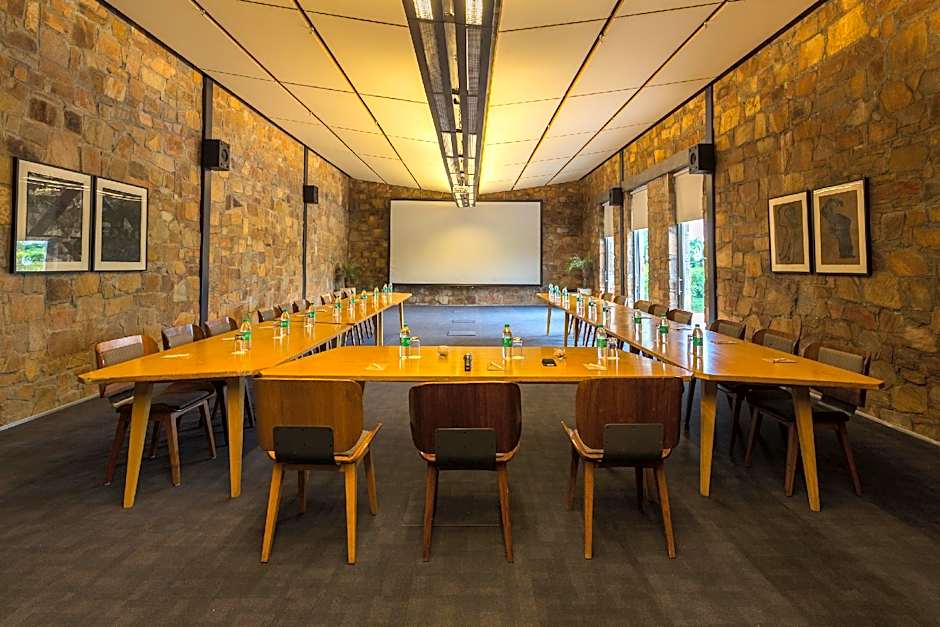 Mana Hotels