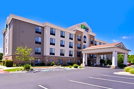 Holiday Inn Express & Suites Selma By IHG