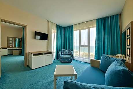 One-Bedroom Suite with Sea View and Free SPA Access