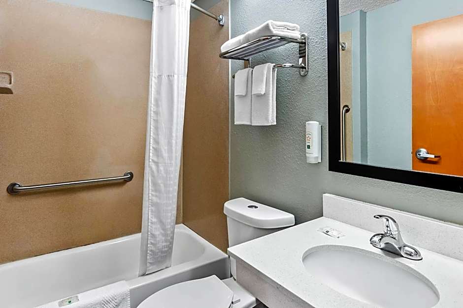 Quality Inn & Suites I-81 Exit 7