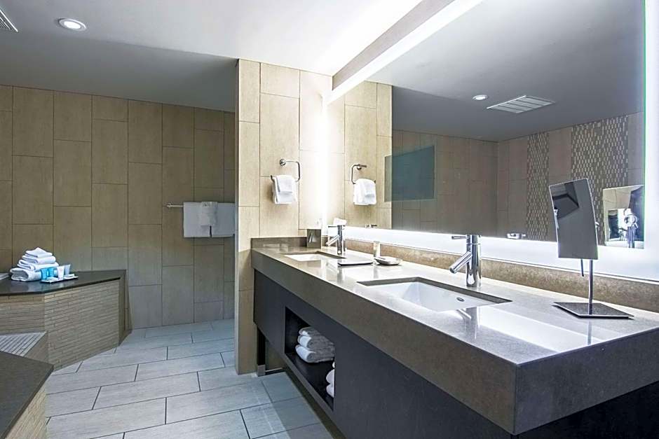 Oasis Hotel & Conv. Center, Ascend Hotel Collection