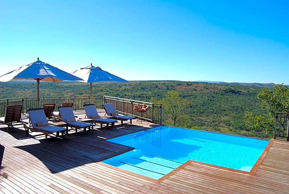 Umzolozolo Private Safari Lodge & Spa