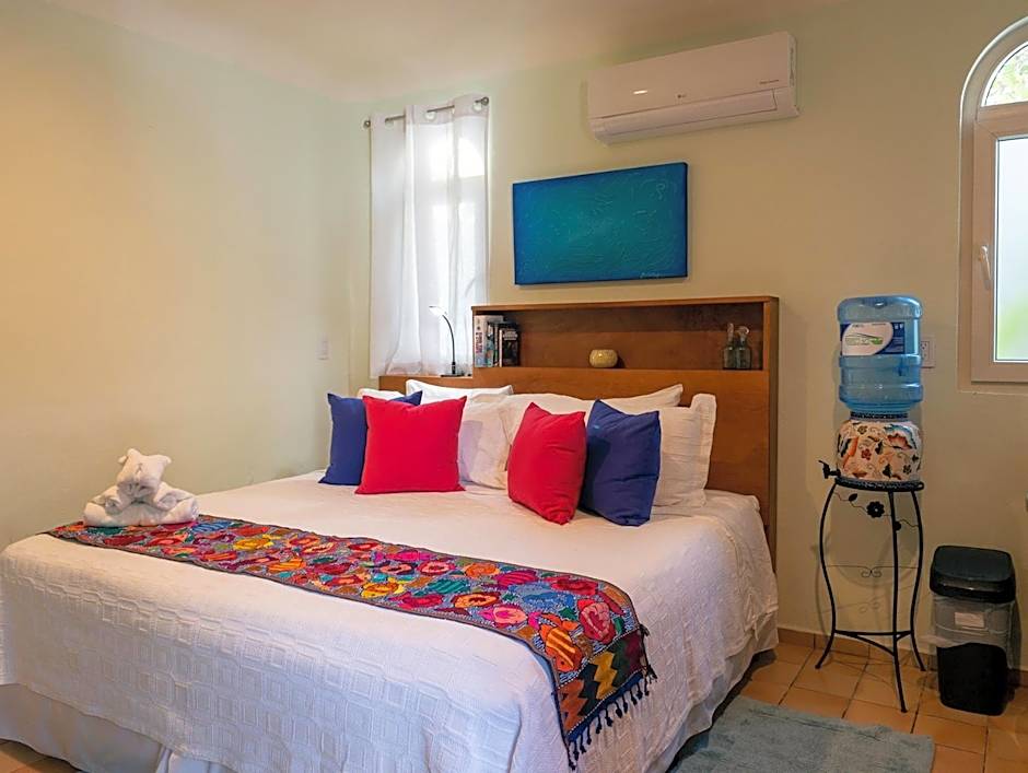 Casa Sonoma - Charming Condos Minutes from Beach & Reef