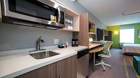 1 King Bed Studio Suite Nonsmoking
