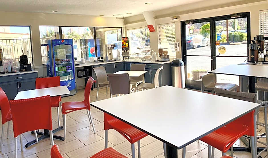 Super 8 by Wyndham Albuquerque Downtown