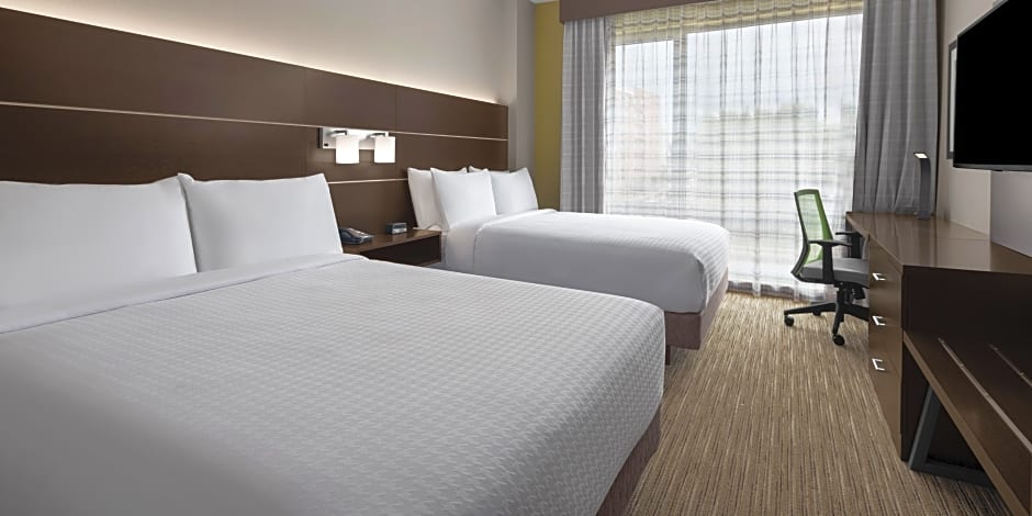 Holiday Inn Express and Suites Woodside Queens NYC