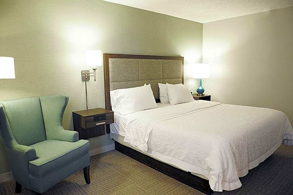 DoubleTree By Hilton Hotel Dulles Airport-Sterling