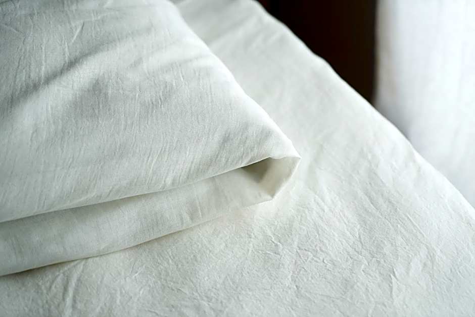 Neon Hotel - Luxury Sleep Retreat -