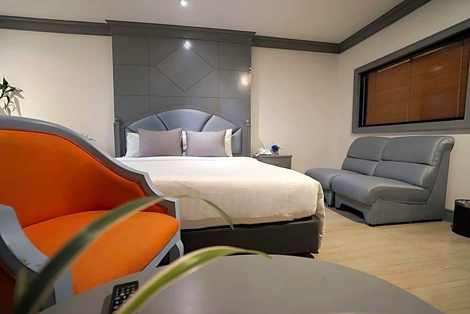 Cross Vibe Bangkok Srinakarin