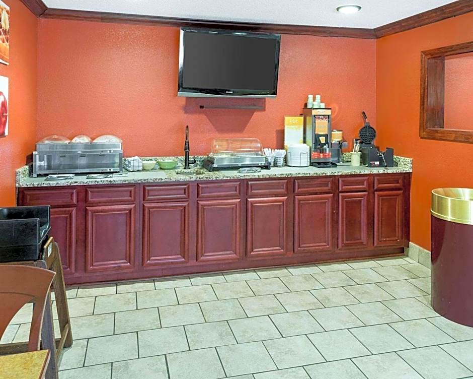 Quality Inn Lakeville North