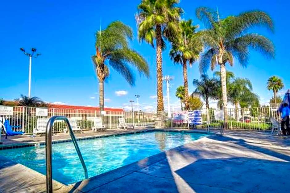 Studio 6 Suites - Riverside, CA South