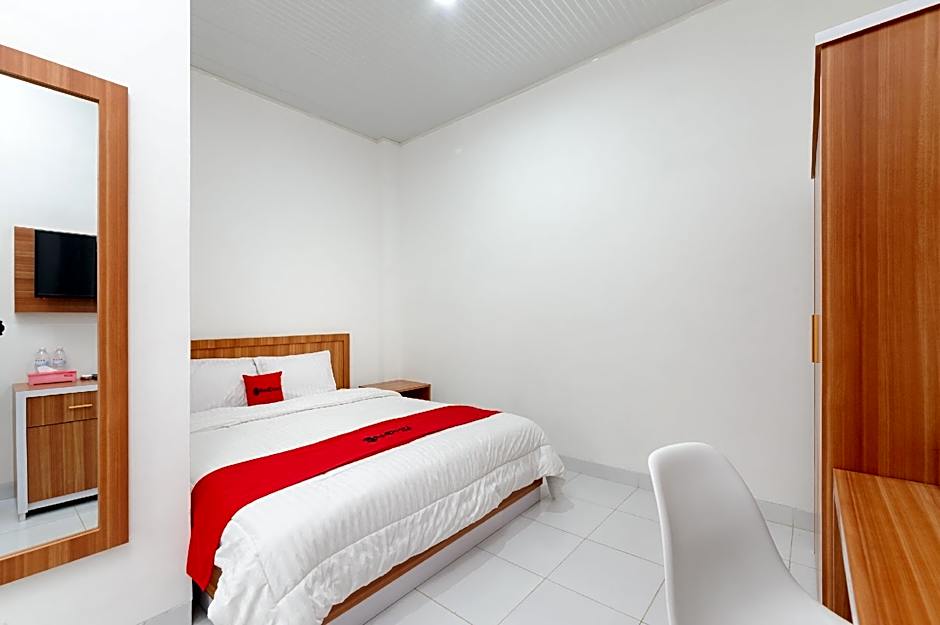 RedDoorz Plus Syariah near Mall Boemi Kedaton Lampung