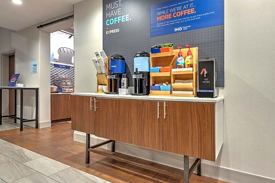Holiday Inn Express & Suites Moore By IHG