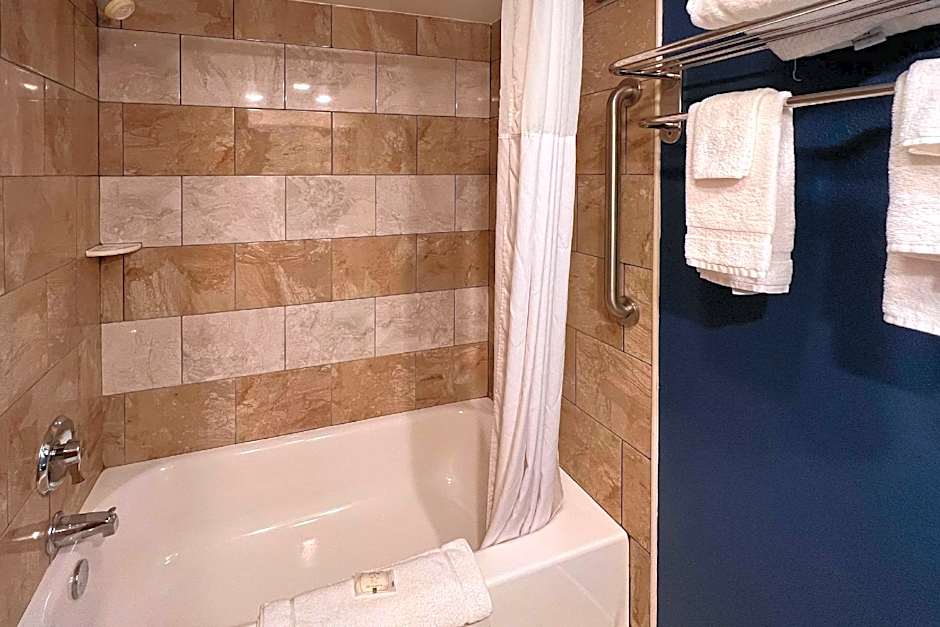 Quality Inn & Suites Louisville East