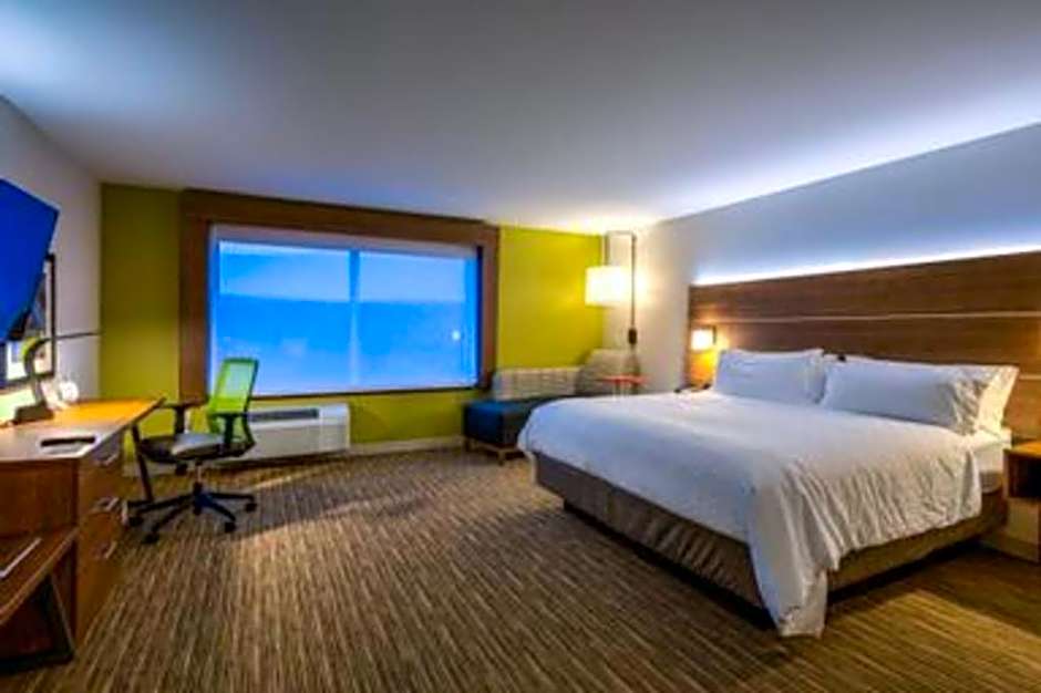 Holiday Inn Express & Suite Milroy - Reedsville By IHG