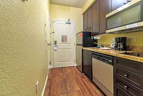 Accessible 1 Queen Studio