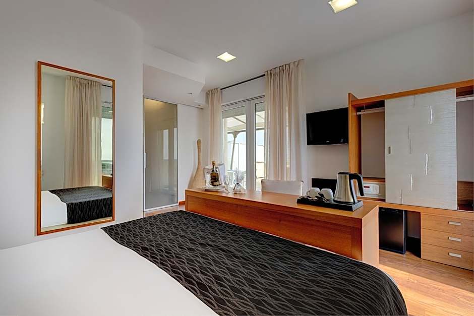 Photo 1 of 4 of Deluxe Suite, Jetted Tub