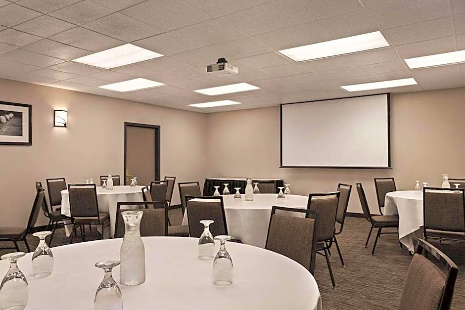 Country Inn & Suites by Radisson, Woodbury, MN