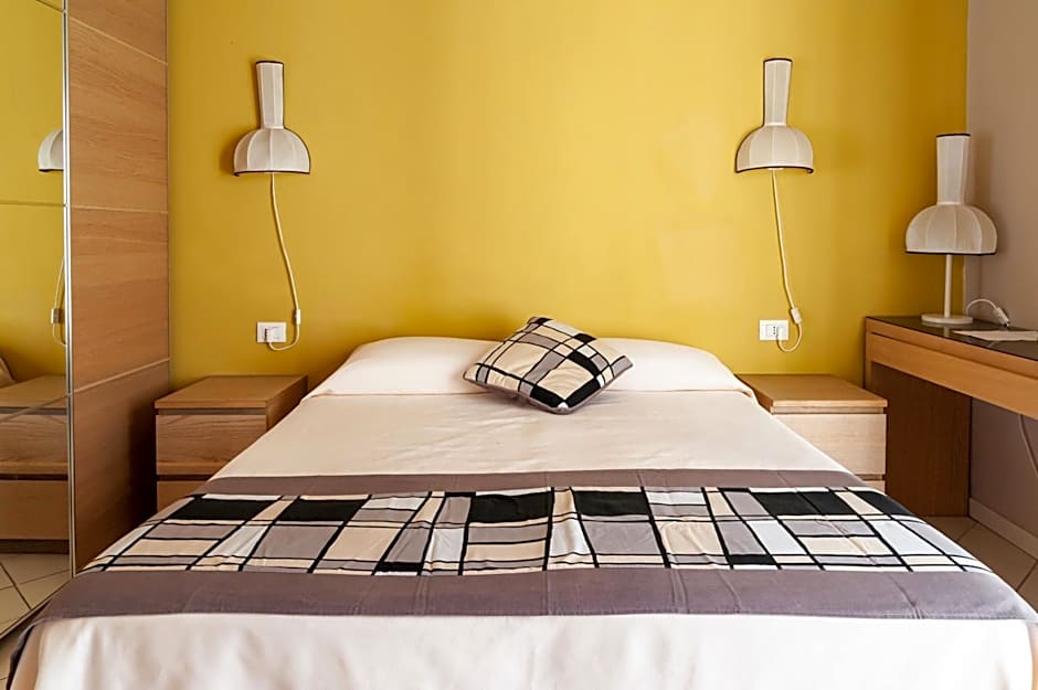 HOTEL TRIONFAL - Fronte Mare - Vicinissimi al Centro